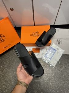 Herme.s Izmir Italian Calf Leather Premium Sandal Slide Black 