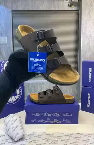 BIRKENSTOCK BROWN SLIDE