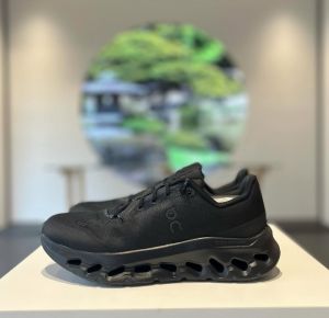 On Cloudtilt Eclipse All Black