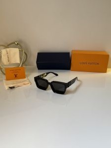 Louis_Vuitton_96006_Black_Millionaire