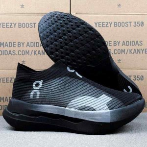 On CloudBoom Strike LS BlackSilvery 527