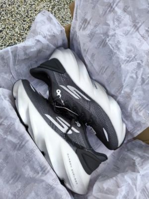 Skecherrs aero burst black