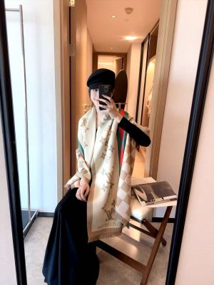 Louis_Vuitton_Premium_Unisex_Woollen_Stole_withbox_5925