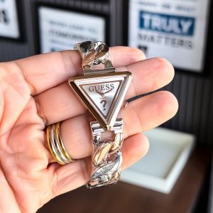 GUESS_ LADIES SILVER COPAR (2ton) WHITE DAYAL 