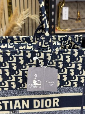 Christian_Dior_Oblique_Tote_In_Large_With_Dust_Bag