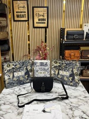 DIO_R MINI GALLOP BAG WITH STRAP WITH OG BOX AND DUST BAG INCLUDING CARRY BAG PREMIUM QUALITY (BLACK)