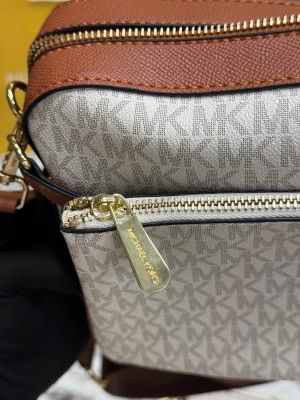 Michael_kors camera jet set combo with og box and dust bag premium quality (BIEGE BROWN) M996