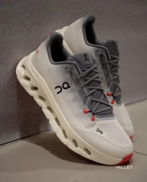 On Cloud Tilt Rock Sand