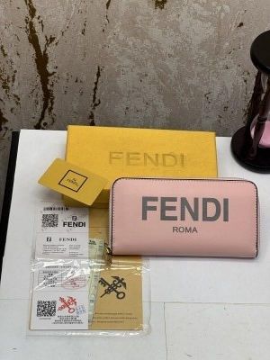 FEND_I PREMIUM WALLET 1017 no on box 5