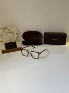 Tomford_5184_Gun_Green_With_Wooden_Stick