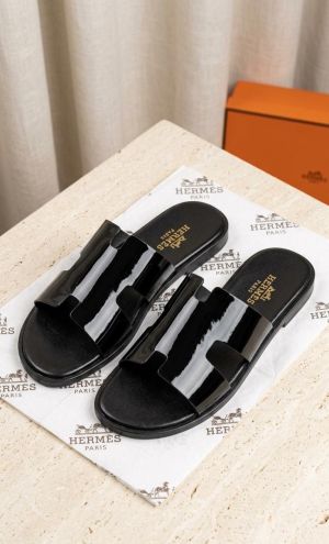 HERME.S IZMIR GLOSSY BLACK ITALIAN SLIDE 24