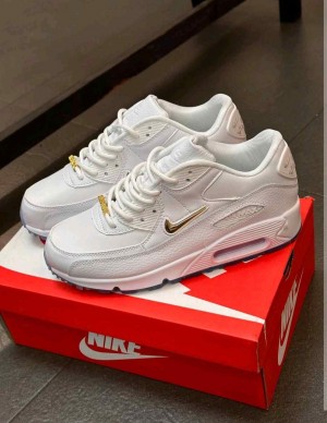 NIKEE AIR MAX 90 PIRATE RADIO WHITE METALLIC GOLDe