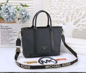 Michael_kors luisa Medium Logo with dust bag 5419