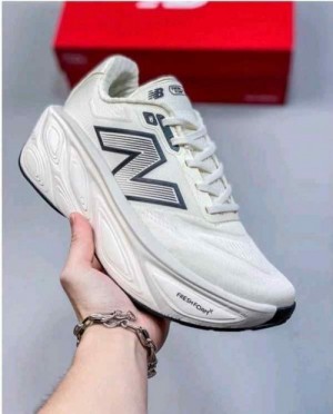 NEWW BALANCE FRESH FOAM X MORE V5 RUNNING SHOES WHITE FL