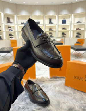 Louis-Vuitton-Premium-Brown-Loafer