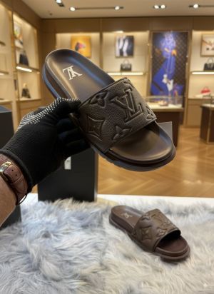 Louisvuitton-brown-premium-quality-stylish-men-flipflop