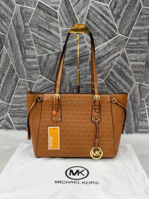 Michael_Kors_4-2_Tan_Voyager_Tote_Emboss_Monogram_With_DustCover