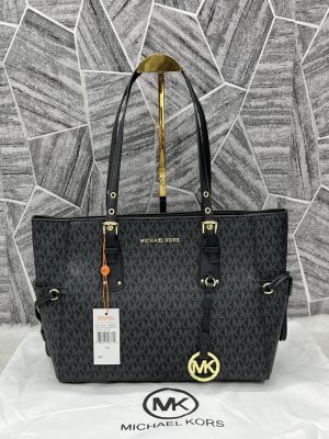 Michael_Kors_CB_With_CarryBag_Black-Black_Voyager_With_DustCover_Premium_Highend