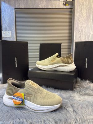 SKECHERS-SLIP-INS-MAX-CUSHION-bech