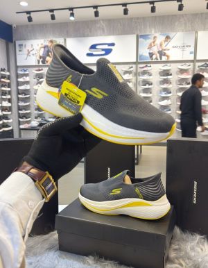 SKECHERS-SLIP-INS-MAX-CUSHION-