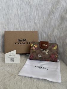 Coach_Flower_Wallet_With_OriginaLbox_DustCover_Card_Tags