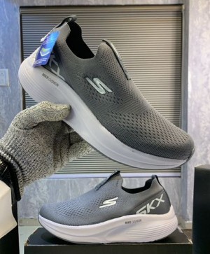 SKECHERS-SLIP-INS-MAX-CUSHIONING-SUSPENSION-grey