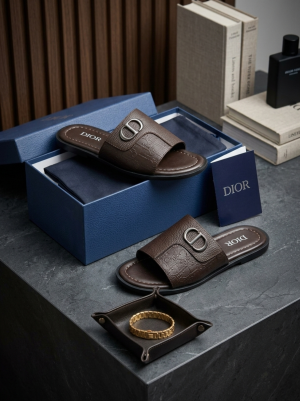 DIO.R MONOGRAM PREMIUM BROWN CHAPPAL 051