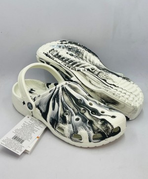 classic marveled clog