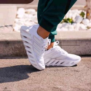 adidass switch fwd WHITE