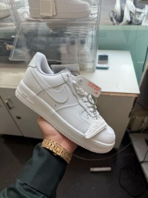 Women_NIKE_airforce_1_white_with_full_kit_og_box_PREMIUM_LEATHER