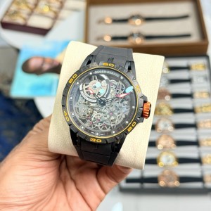 Roge r Dubuis Excalibur Quatuor Automatic 4 Pendulum Matte Rosegold