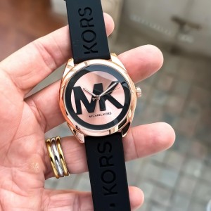 MICHAE L KORS LADIES WITH MK BLACK LOG