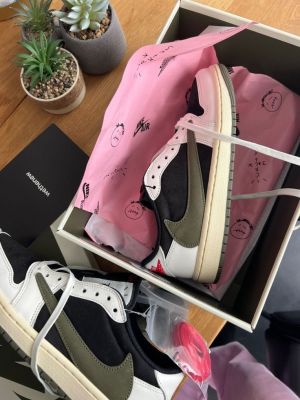 _Nike_Air_Jordan_Retro_1_Low_X_Travis_Scott_OLIVE_With_Extra_Laces_And_OG_BOX_(SEMI_UA)