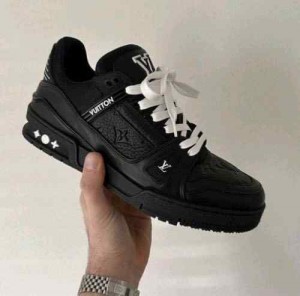 Louiis_Vuittton_LV_Monogram_Trainer_ALL_BLACK_With_Accessories