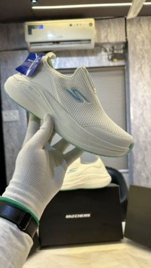 SKECHERS-Slip-Ins-Max-Cushioning-Premier-grey