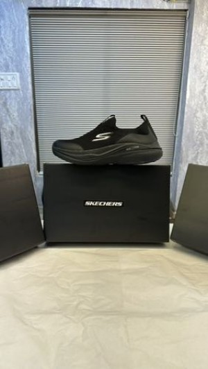 Skechers-MAX-CUSHIONING-ARCH-Walking-Shoes-For-Women-full-black