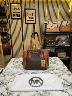Michael_Kors Voyager Premium Quality Tote Bag With Dust Bag (Coffe Brown)
