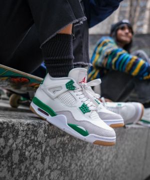 NIK_E JORDAN RETRO 4 PINE GREEN FIX 