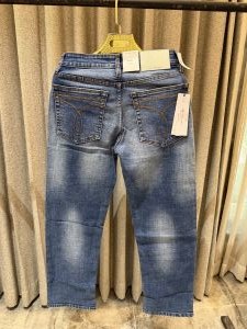 Calvin Klei n Imported denim Store Article