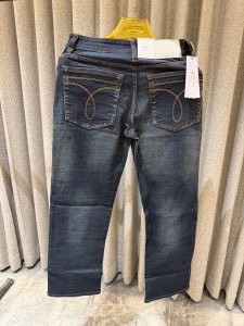 Calvin Klei n Imported denim Store Article