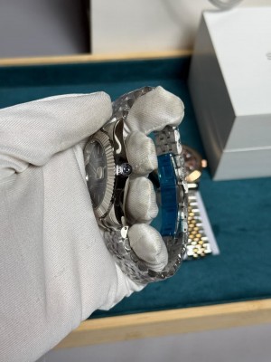 SEIK O Just Date Arabic Dial in Olive Green