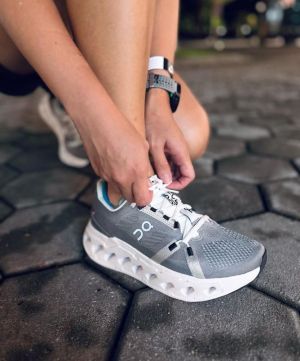 On cloud eclipse Alloy white 