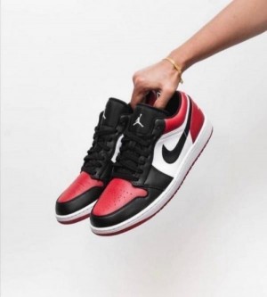 Nik e Air Jordan Retro 1 Low Bred Toe