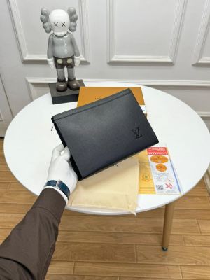 LOUIS_VUITTON_lv_PREMIUM_LEATHER_MESSENGER_POUCH_WITH_OGBOX_CARDS_DUSTBAG_TAGS_ETC_ea218