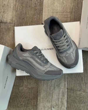 A lo Yoga Runner Grey Sneakers