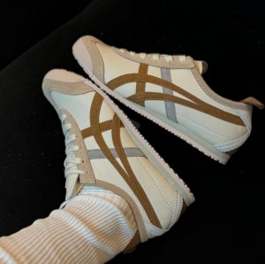 O nitsuka Tiger Mexico 66 Cream Khaki Carbon