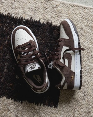 Nik e Sb Dunk Low Light Orewood Brown