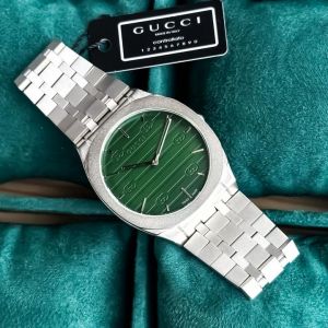  Gucc_i 25h ocean green quartz timepiece