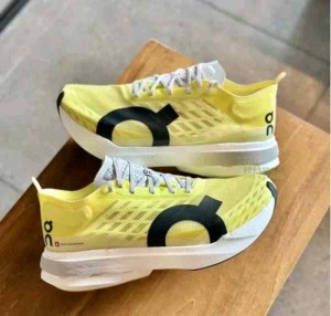 On Cloud Boom Strike Limelight 300