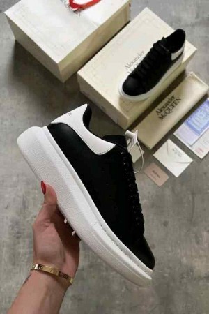 Alexander McQuee.n Sneakers With Card Bill carry Bag & Og Box